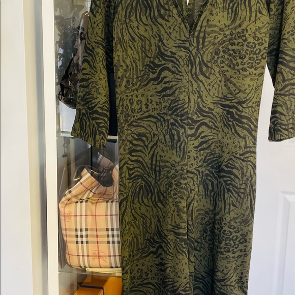 Never worn. - Picture 4 of 4